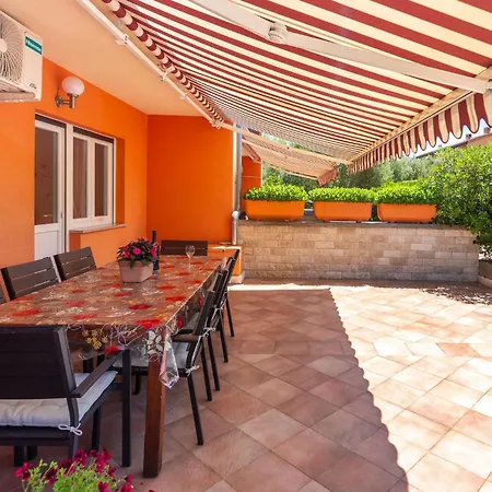 Holiday home In With House Sea View *