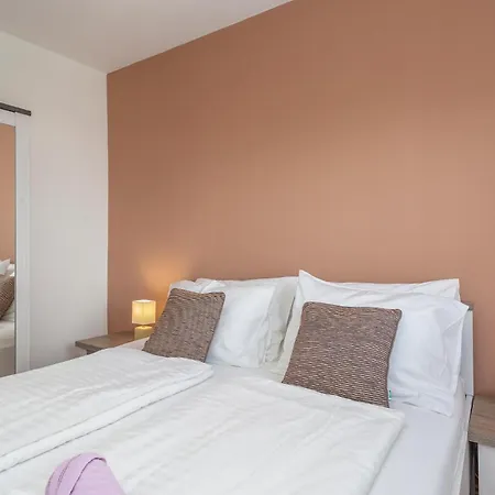 In With House Sea View Risika